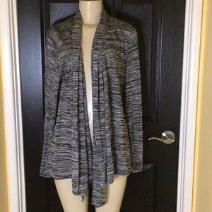 Black/white cardigan with slightly rolled collar